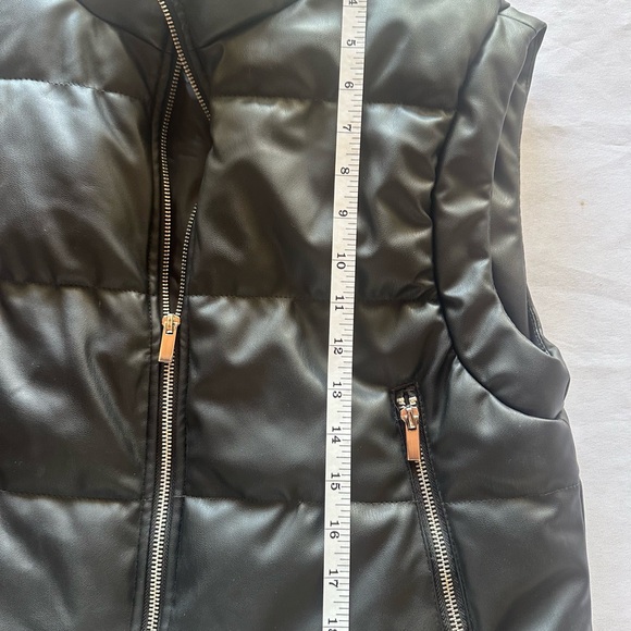 Zara Black Puffer Vest with Zipper Details - Picture 3 of 6